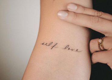 Tatuajes pequeños para mujer en el brazo que enamoran