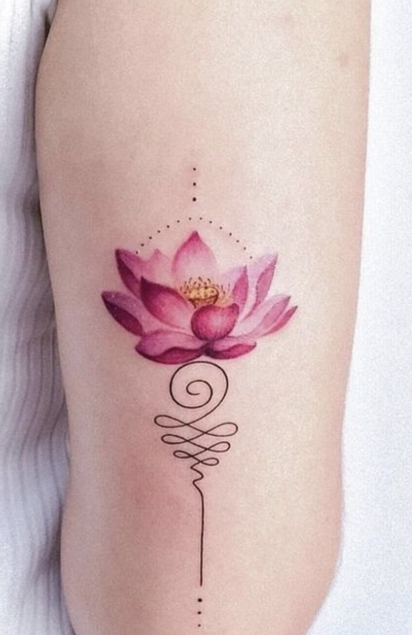 Flor de loto tatuaje pequeño
