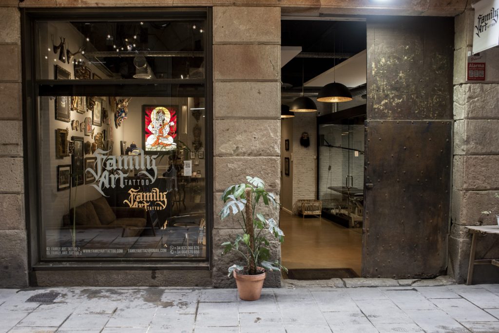Tatuadores en Barcelona family art tattoo
