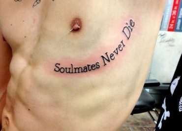 Tatuajes en las costillas para hombres